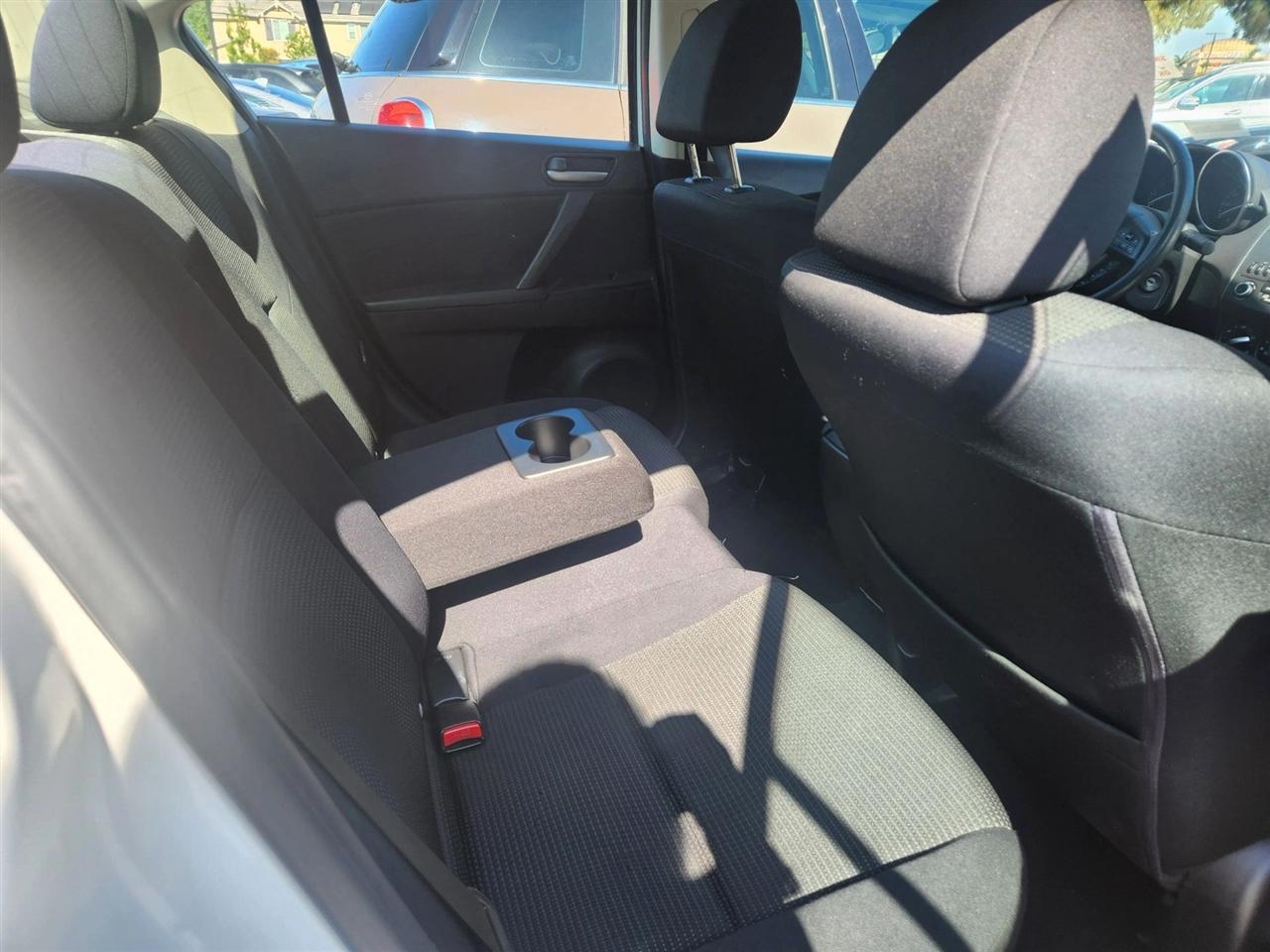 Mazda MAZDA3  2012
