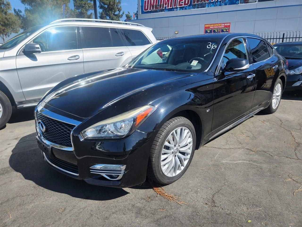 Infiniti Q70  2015