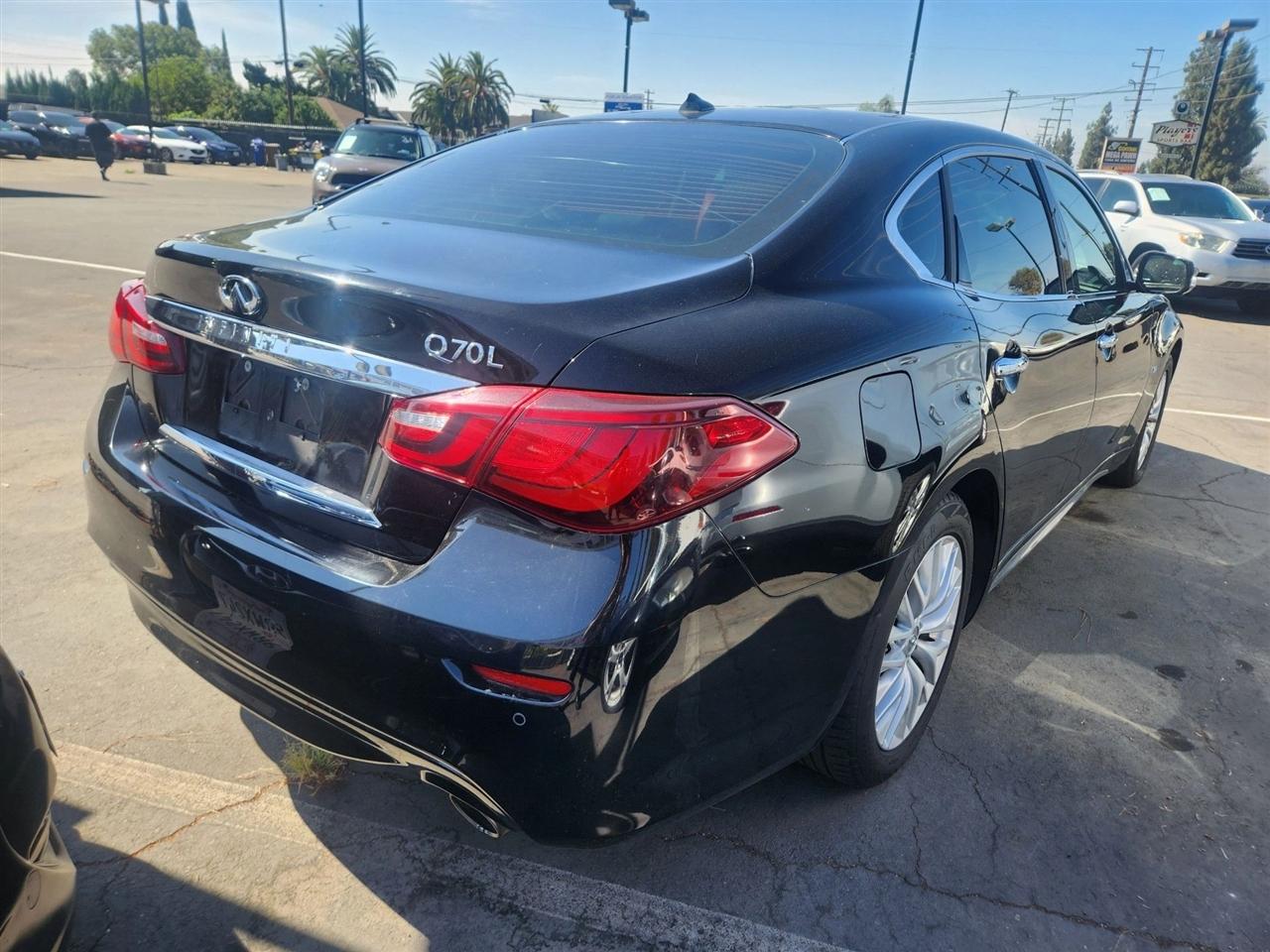 Infiniti Q70  2015