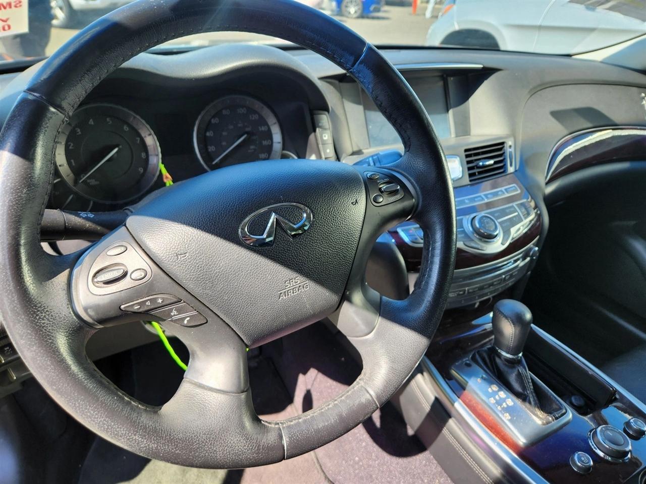 Infiniti Q70  2015
