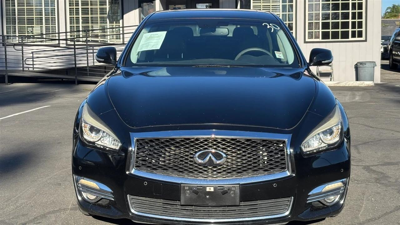 Infiniti Q70  2015