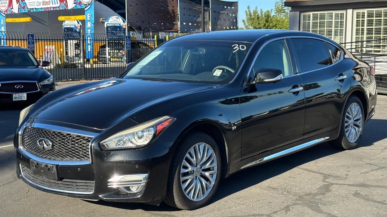 Infiniti Q70  2015