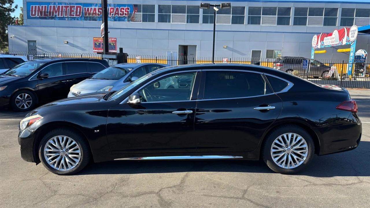 Infiniti Q70  2015