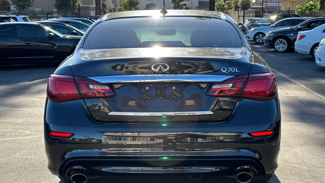 Infiniti Q70  2015