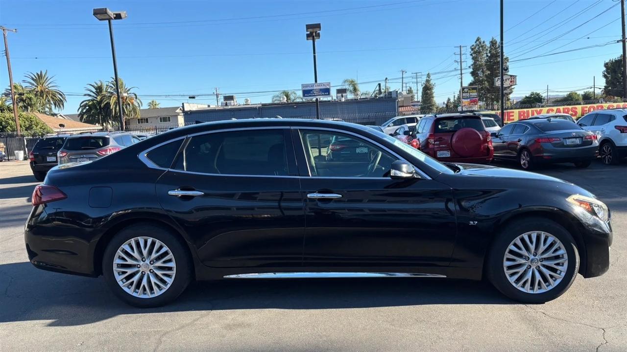 Infiniti Q70  2015