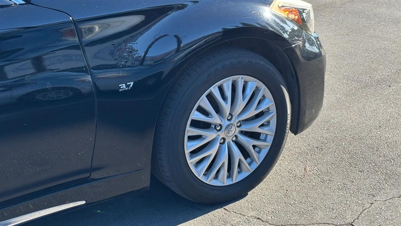 Infiniti Q70  2015