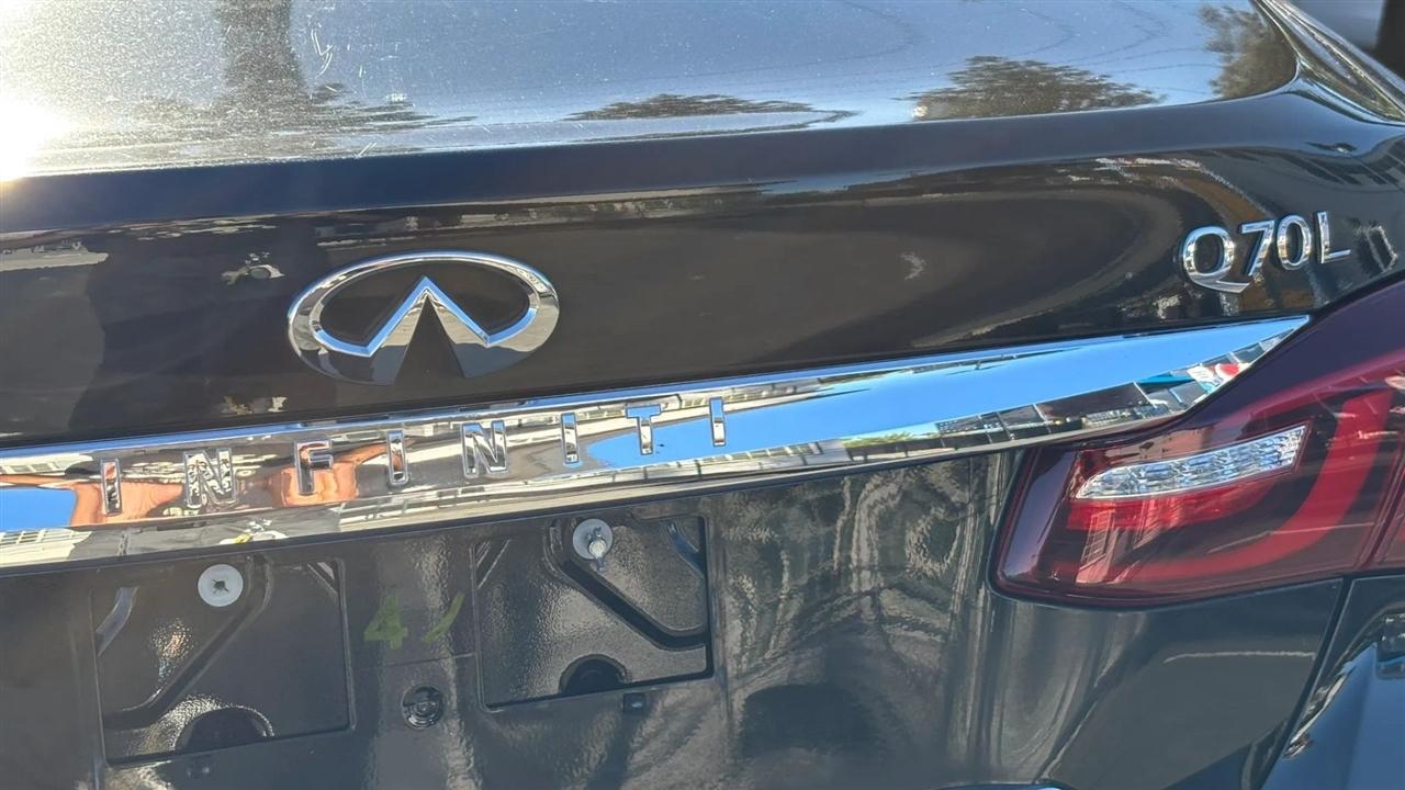 Infiniti Q70  2015