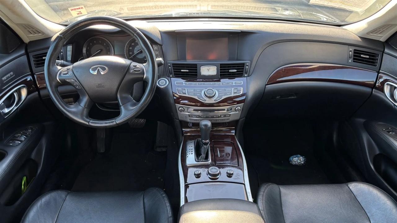 Infiniti Q70  2015