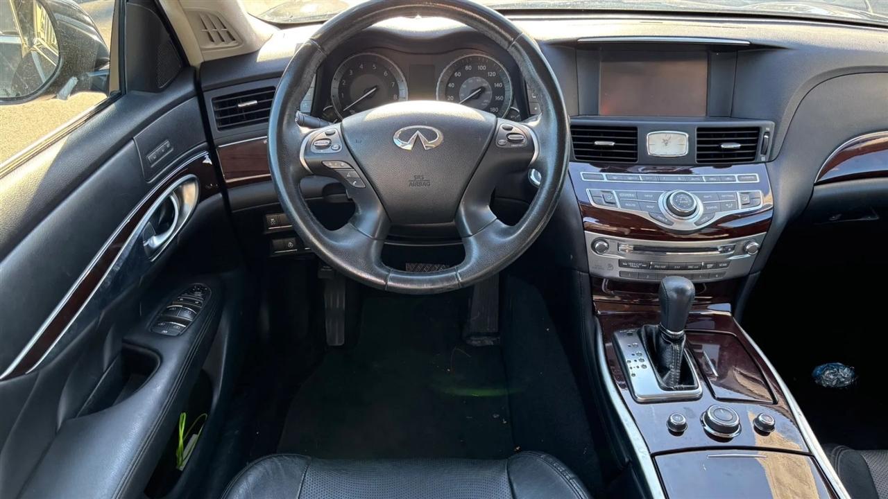 Infiniti Q70  2015