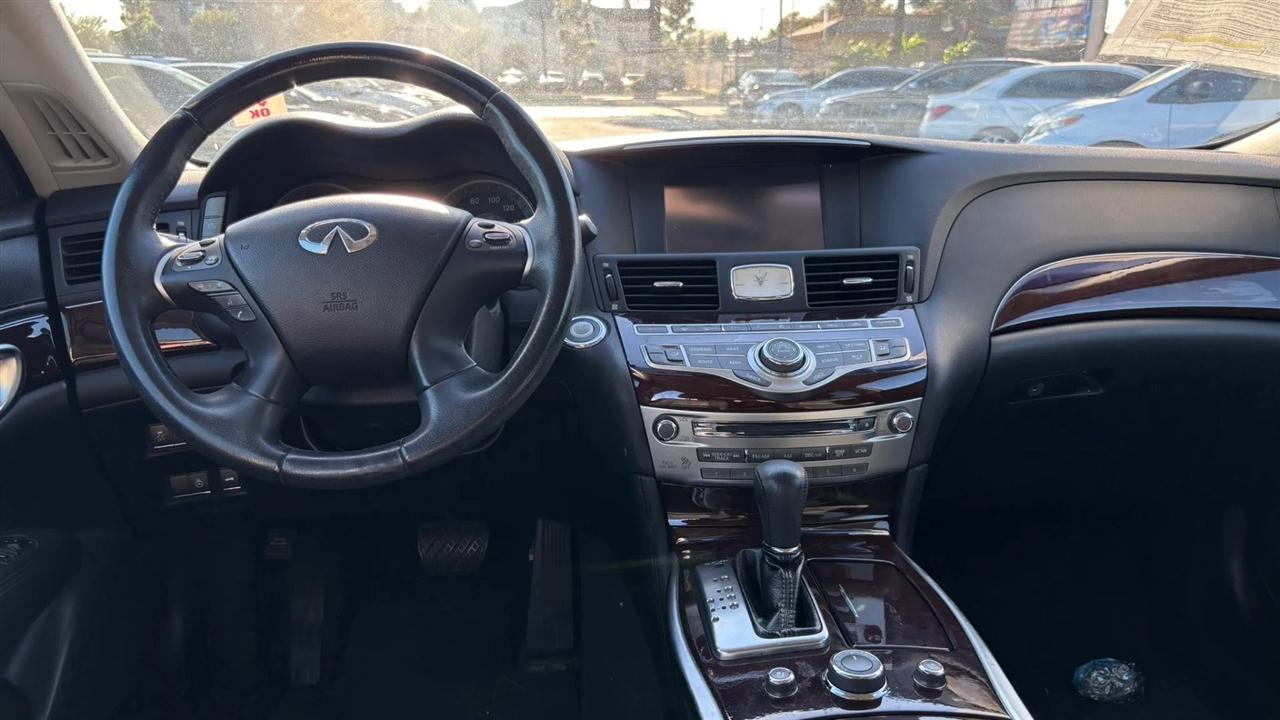 Infiniti Q70  2015