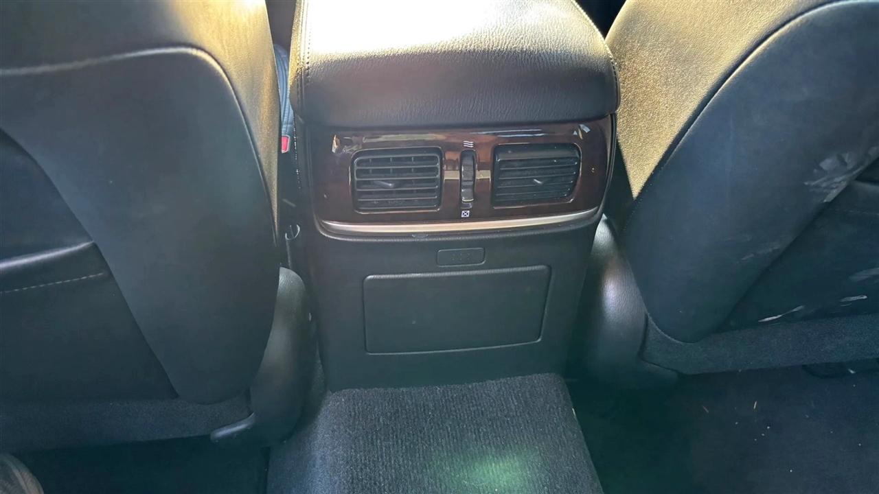 Infiniti Q70  2015