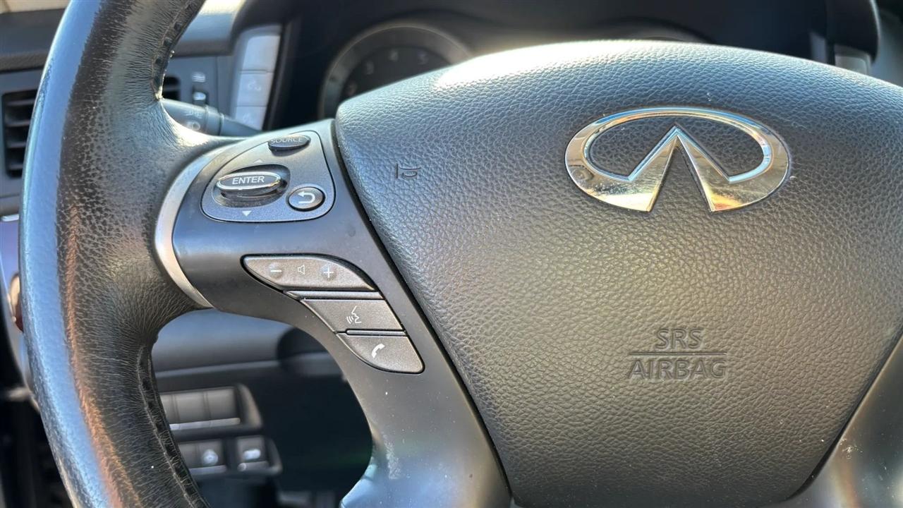 Infiniti Q70  2015