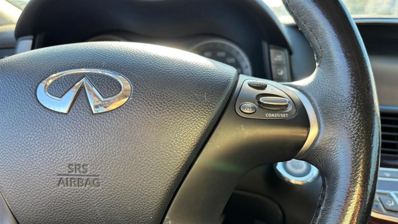 Infiniti Q70  2015