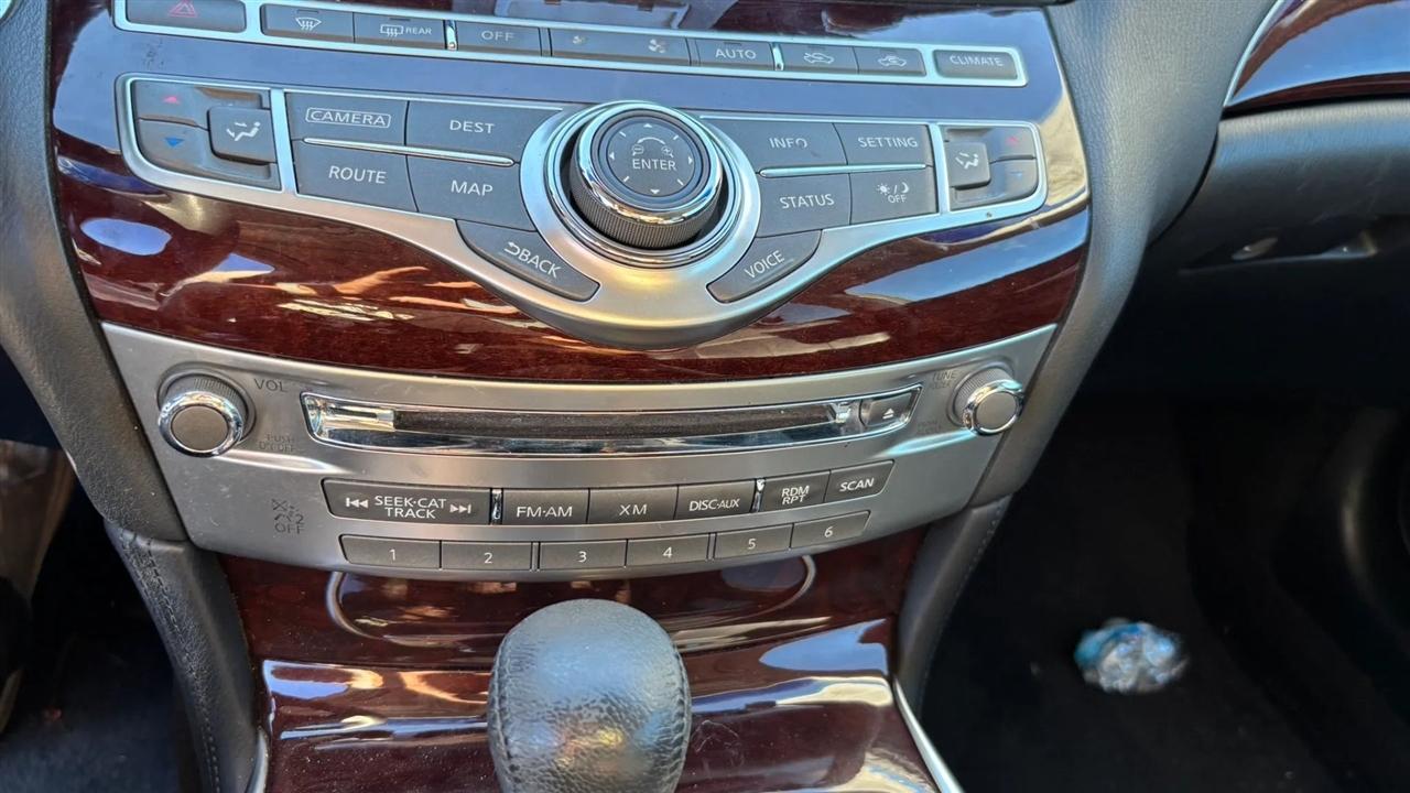 Infiniti Q70  2015