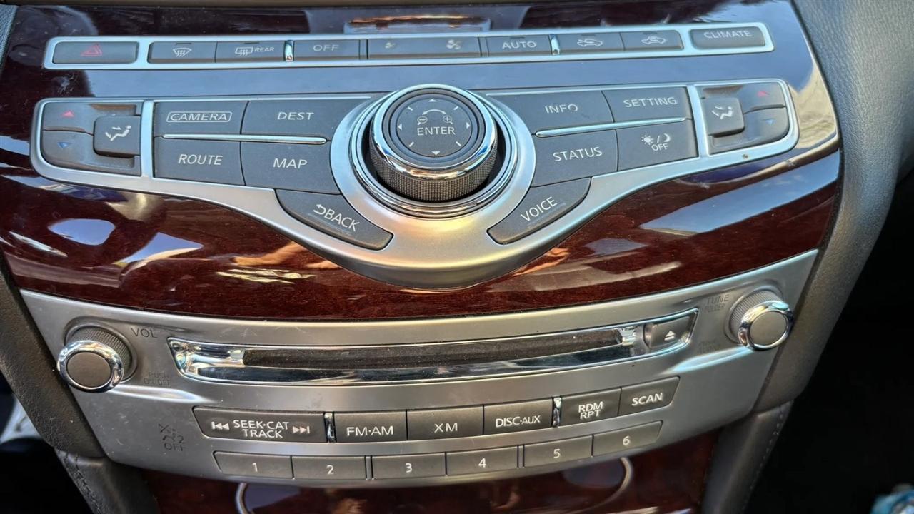 Infiniti Q70  2015