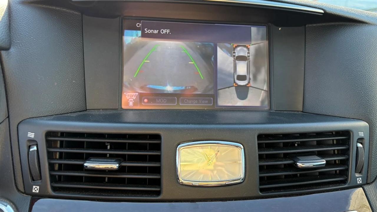 Infiniti Q70  2015