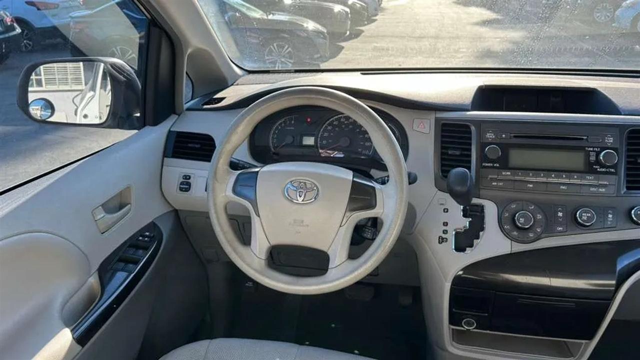 Toyota Sienna  2014