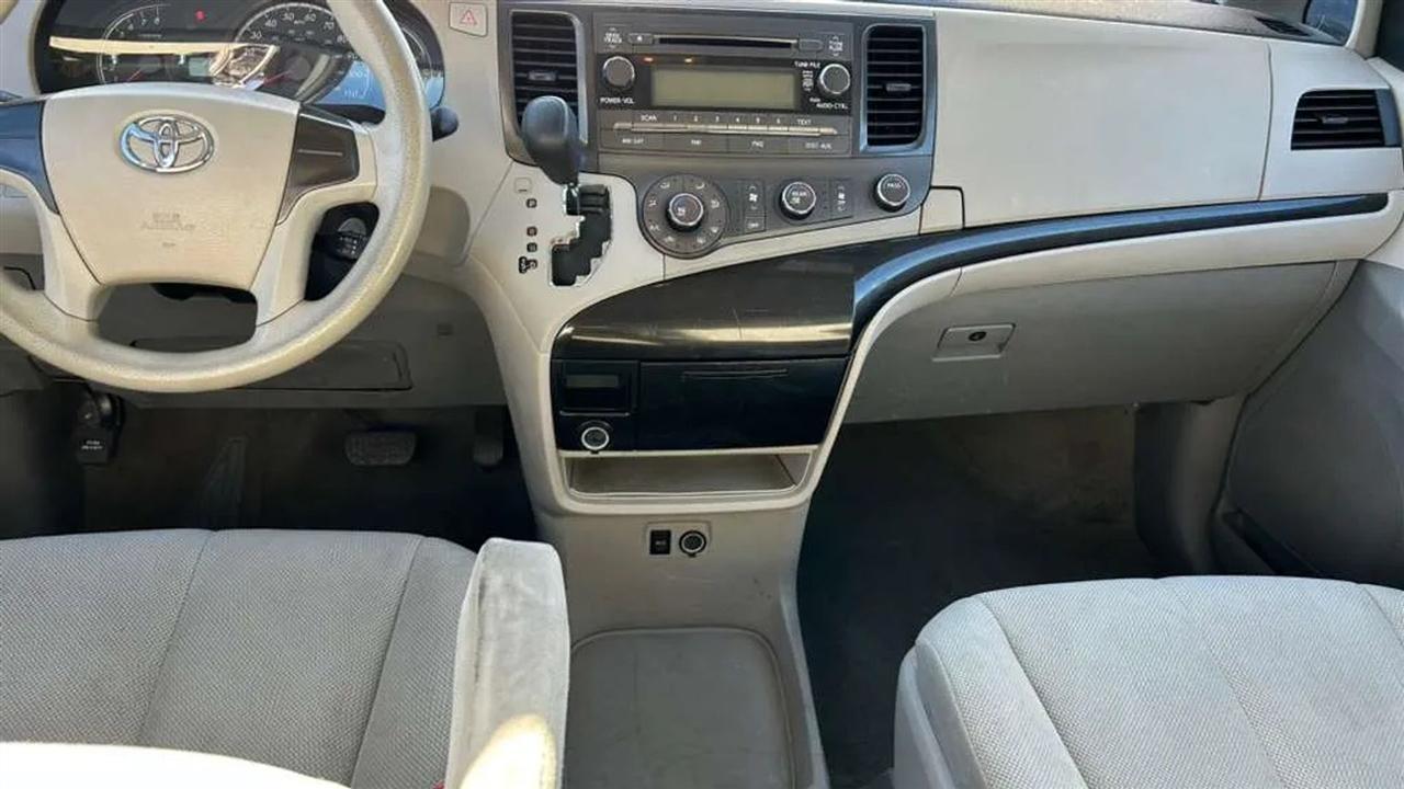 Toyota Sienna  2014