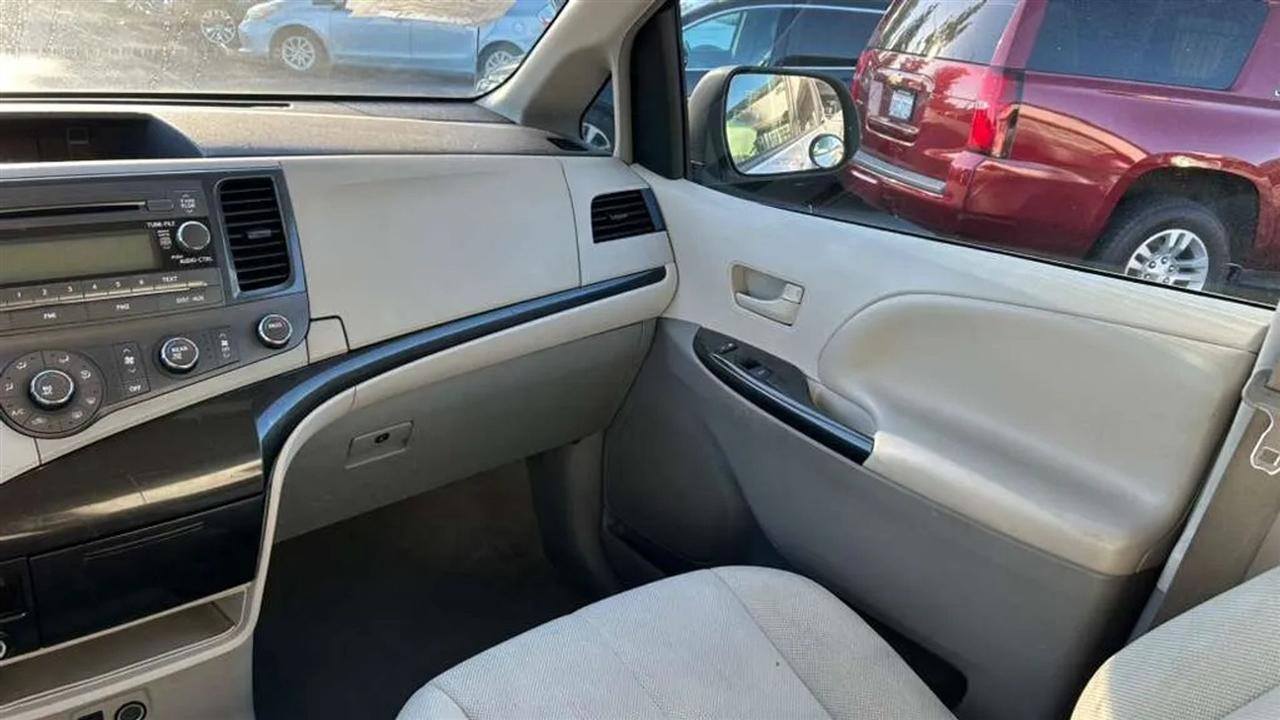 Toyota Sienna  2014