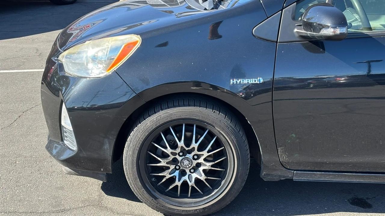 Toyota Prius c  2013