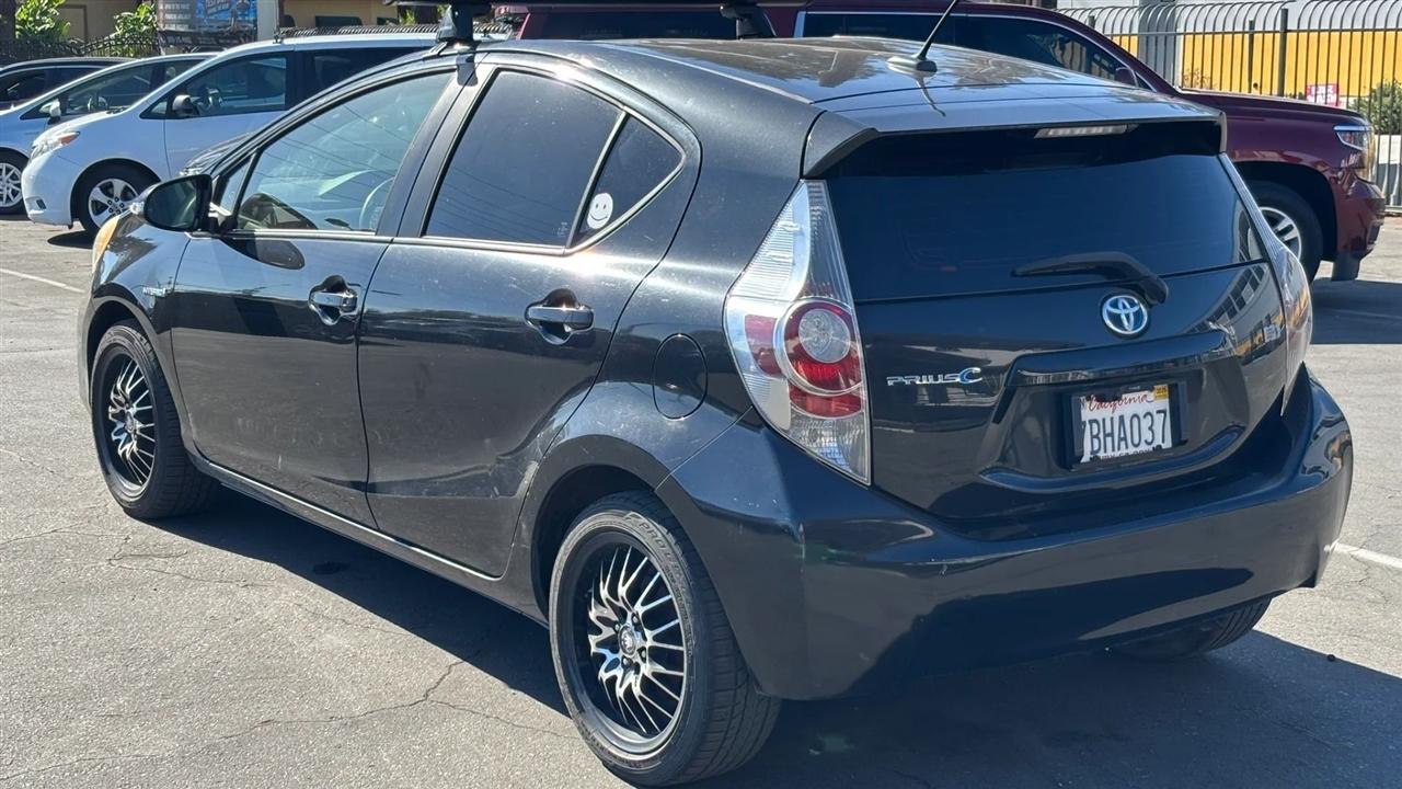 Toyota Prius c  2013