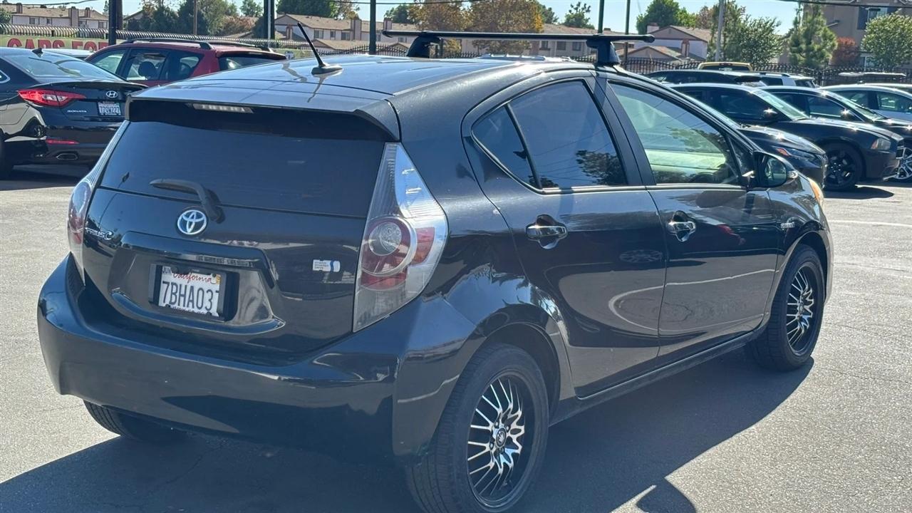 Toyota Prius c  2013