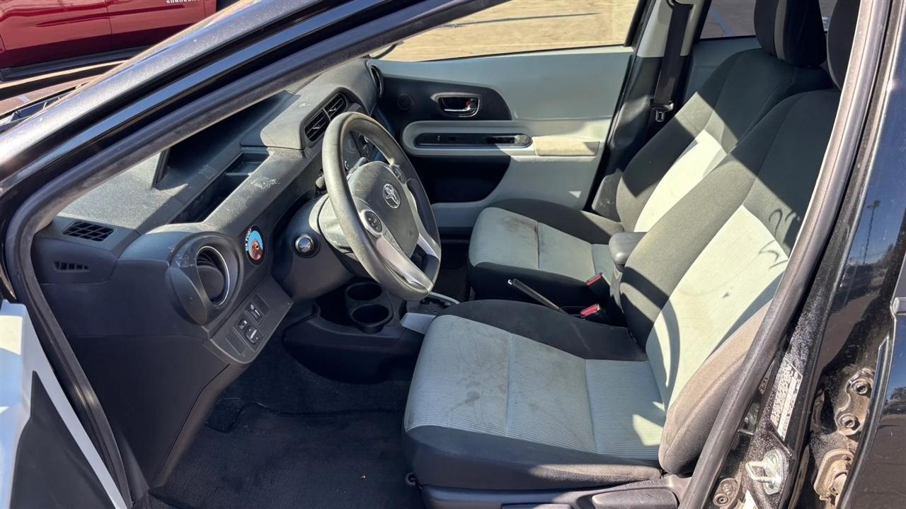 Toyota Prius c  2013