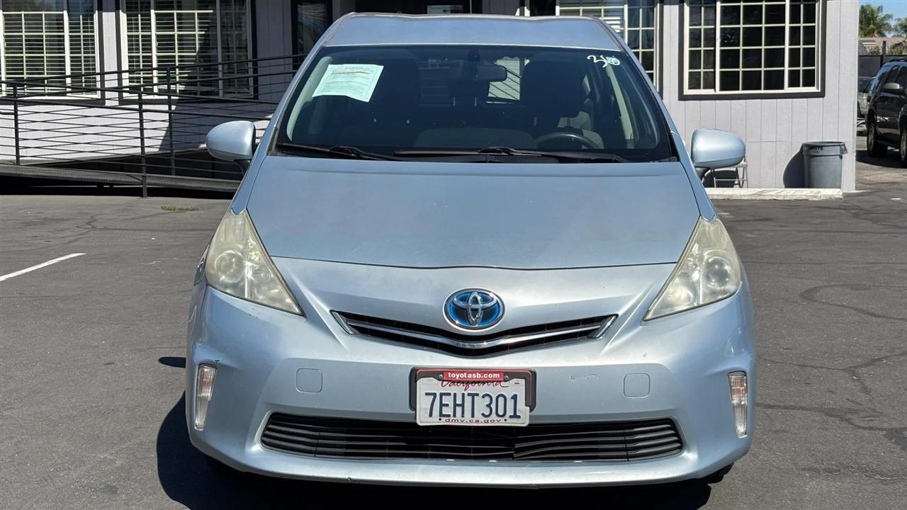 Toyota Prius V  2014