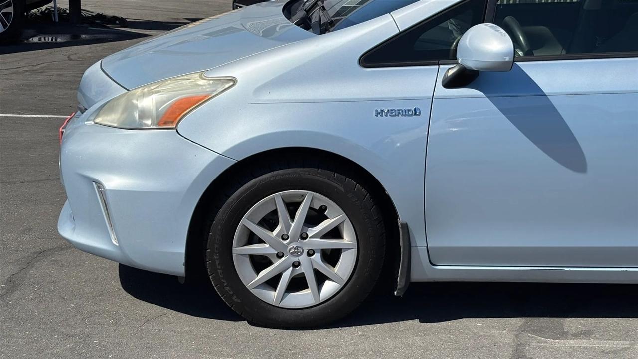 Toyota Prius V  2014