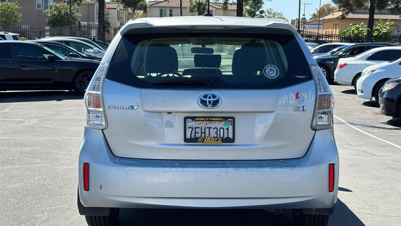 Toyota Prius V  2014