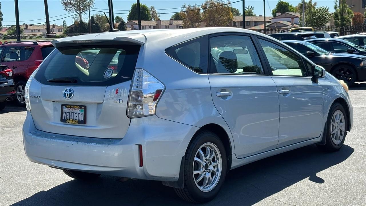 Toyota Prius V  2014