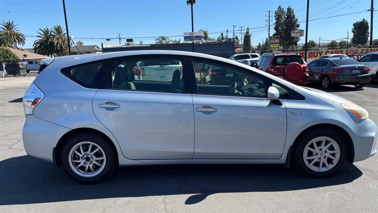 Toyota Prius V  2014