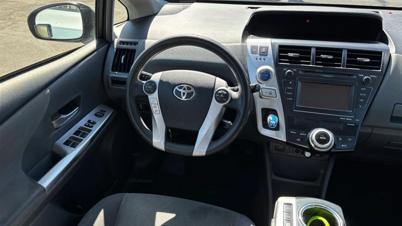 Toyota Prius V  2014