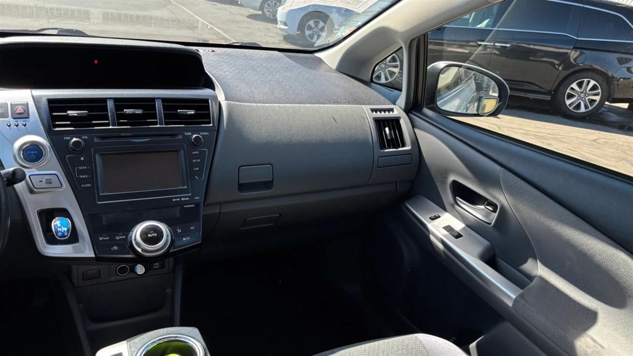 Toyota Prius V  2014