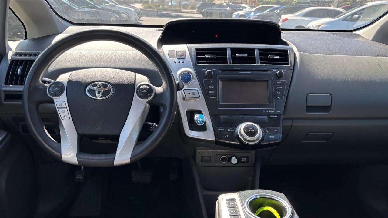Toyota Prius V  2014