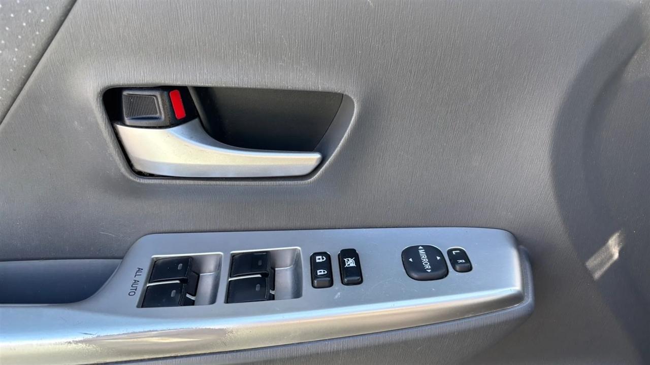 Toyota Prius V  2014