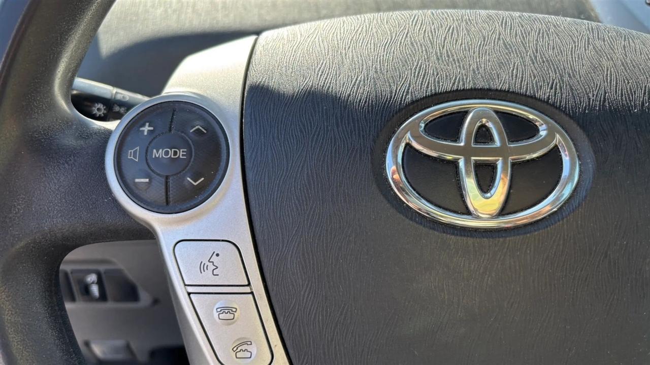 Toyota Prius V  2014
