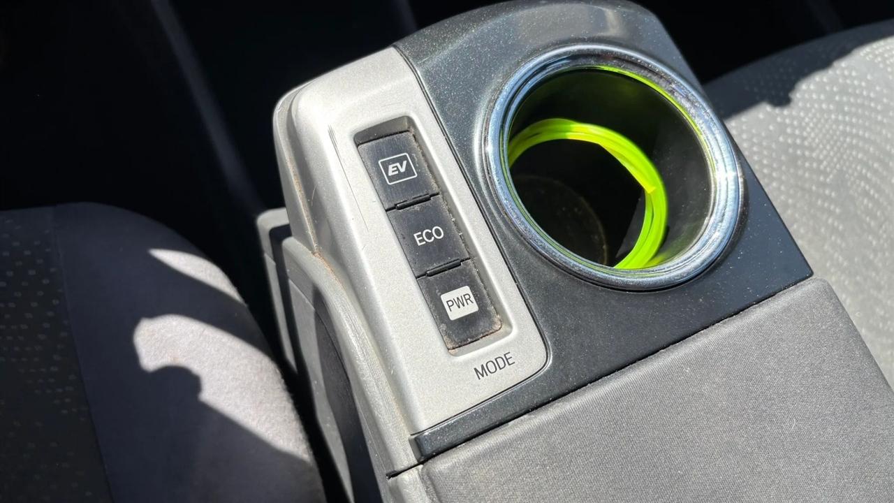 Toyota Prius V  2014
