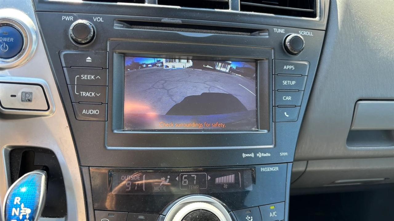 Toyota Prius V  2014