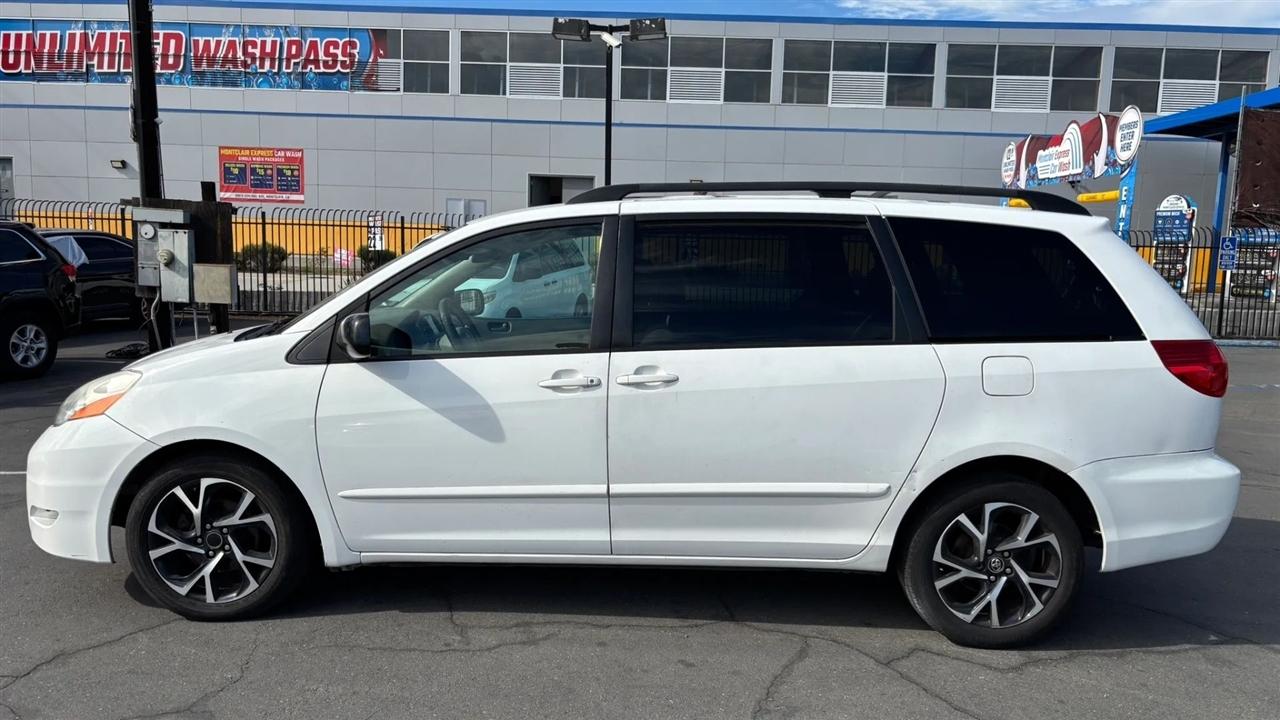 Toyota Sienna  2010