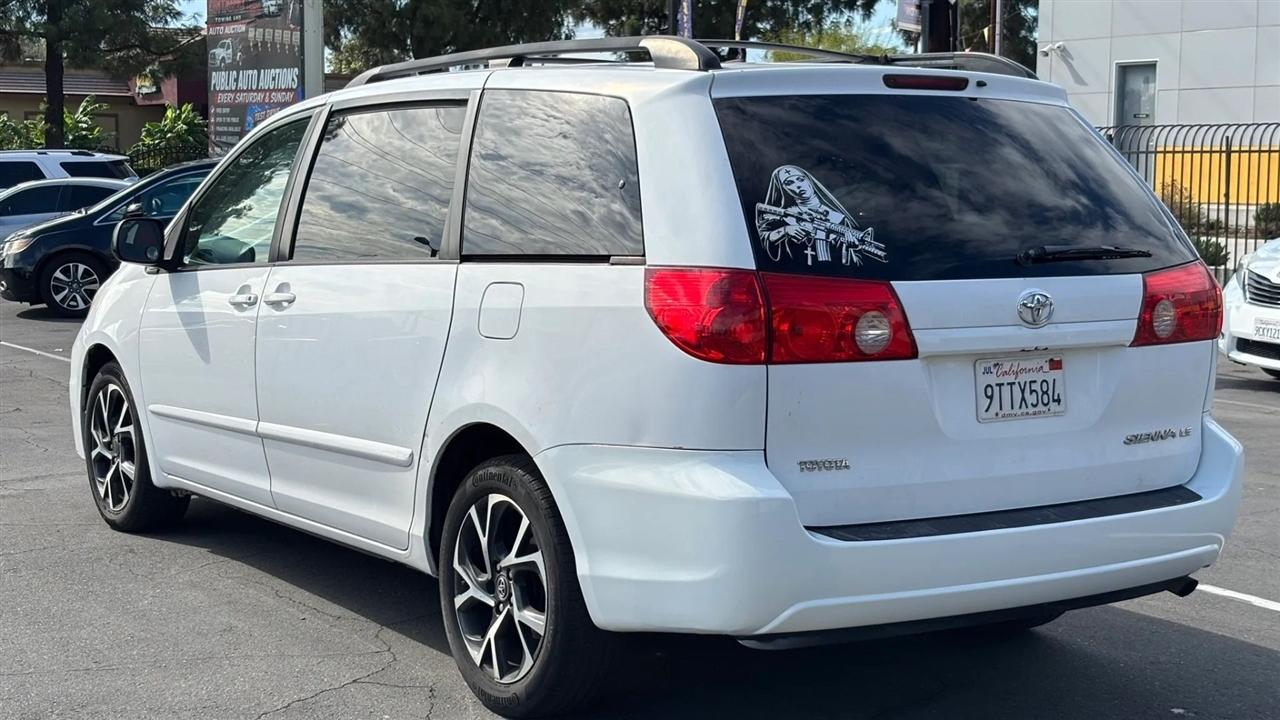 Toyota Sienna  2010