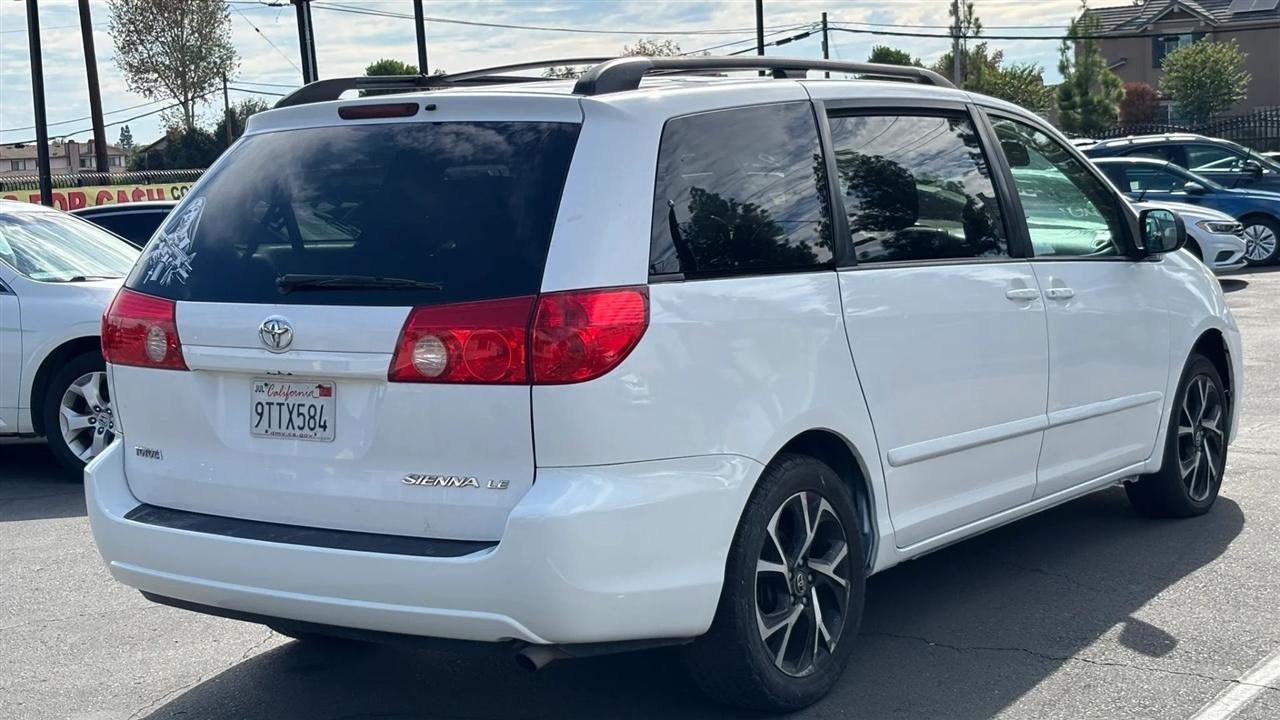Toyota Sienna  2010