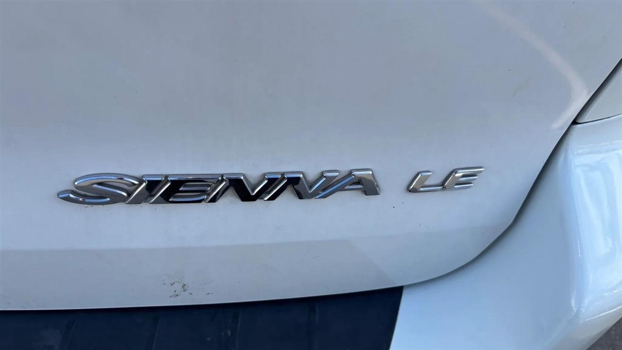 Toyota Sienna  2010