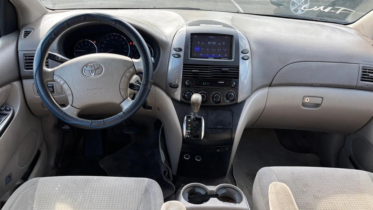 Toyota Sienna  2010