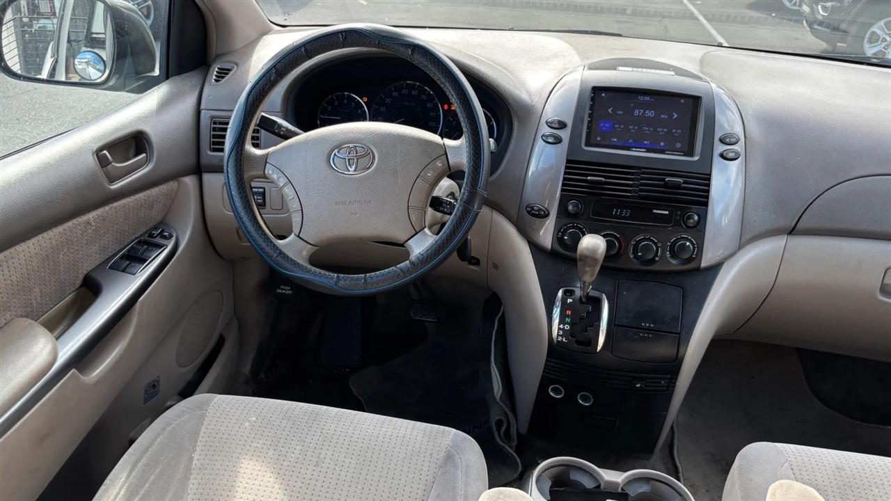 Toyota Sienna  2010