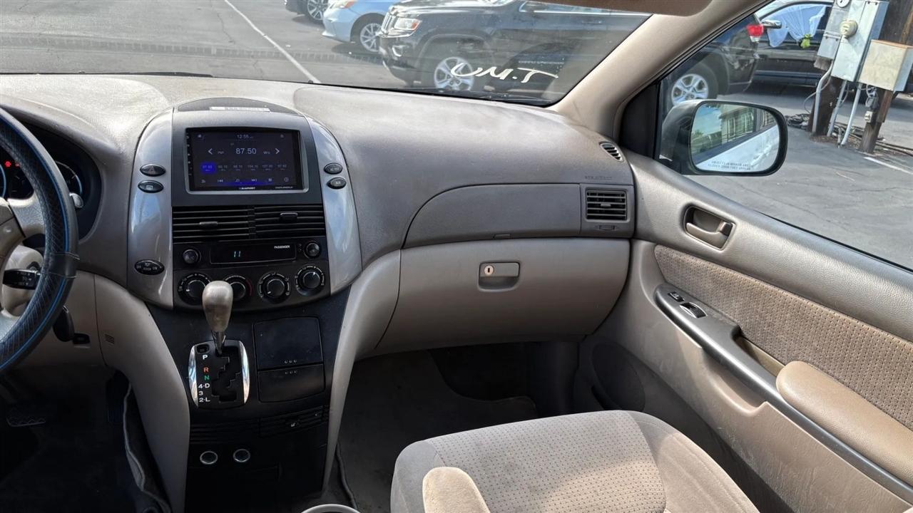 Toyota Sienna  2010