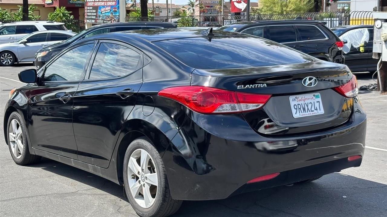 Hyundai Elantra  2013
