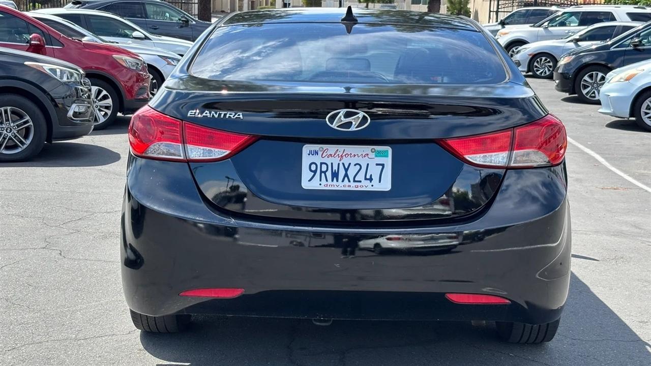Hyundai Elantra  2013