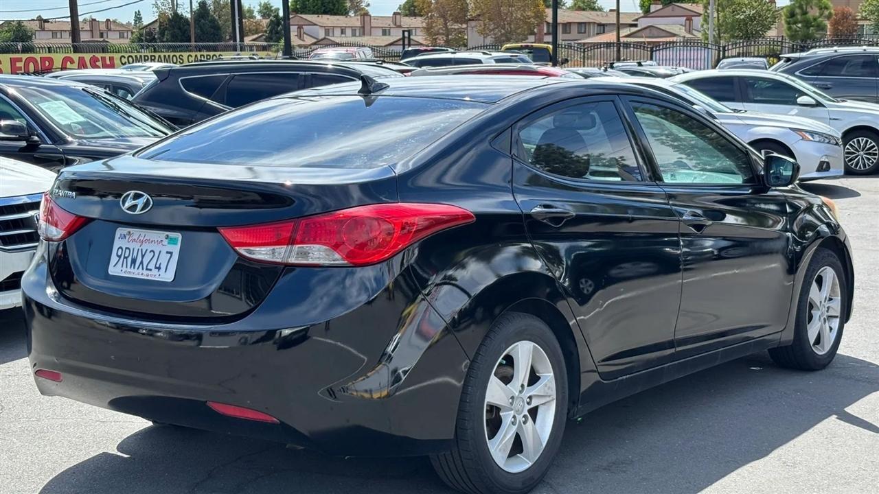 Hyundai Elantra  2013