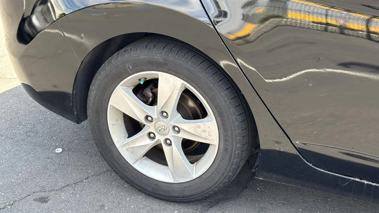 Hyundai Elantra  2013